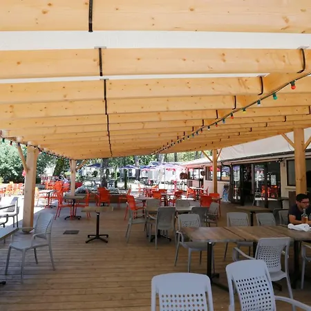 Camping De Fontaine Vieille *