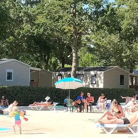 Camping De Fontaine Vieille *